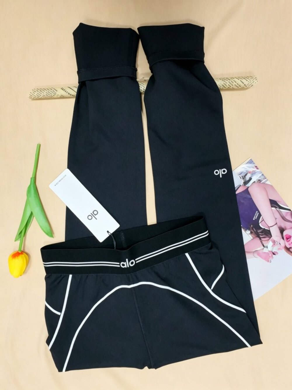 Nwt🏷️Alo Yoga Airbrush High-Waist Heart Throb Legging Black/White✨ - Picture 8 of 16